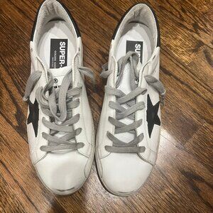 NWOT Golden Goose SuperStar Low top Sneakers - size 39